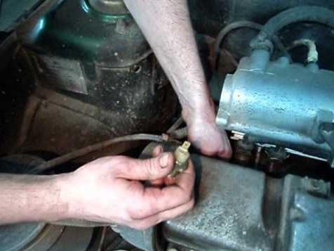 Where is the oil pressure sensor for VAZ 2114